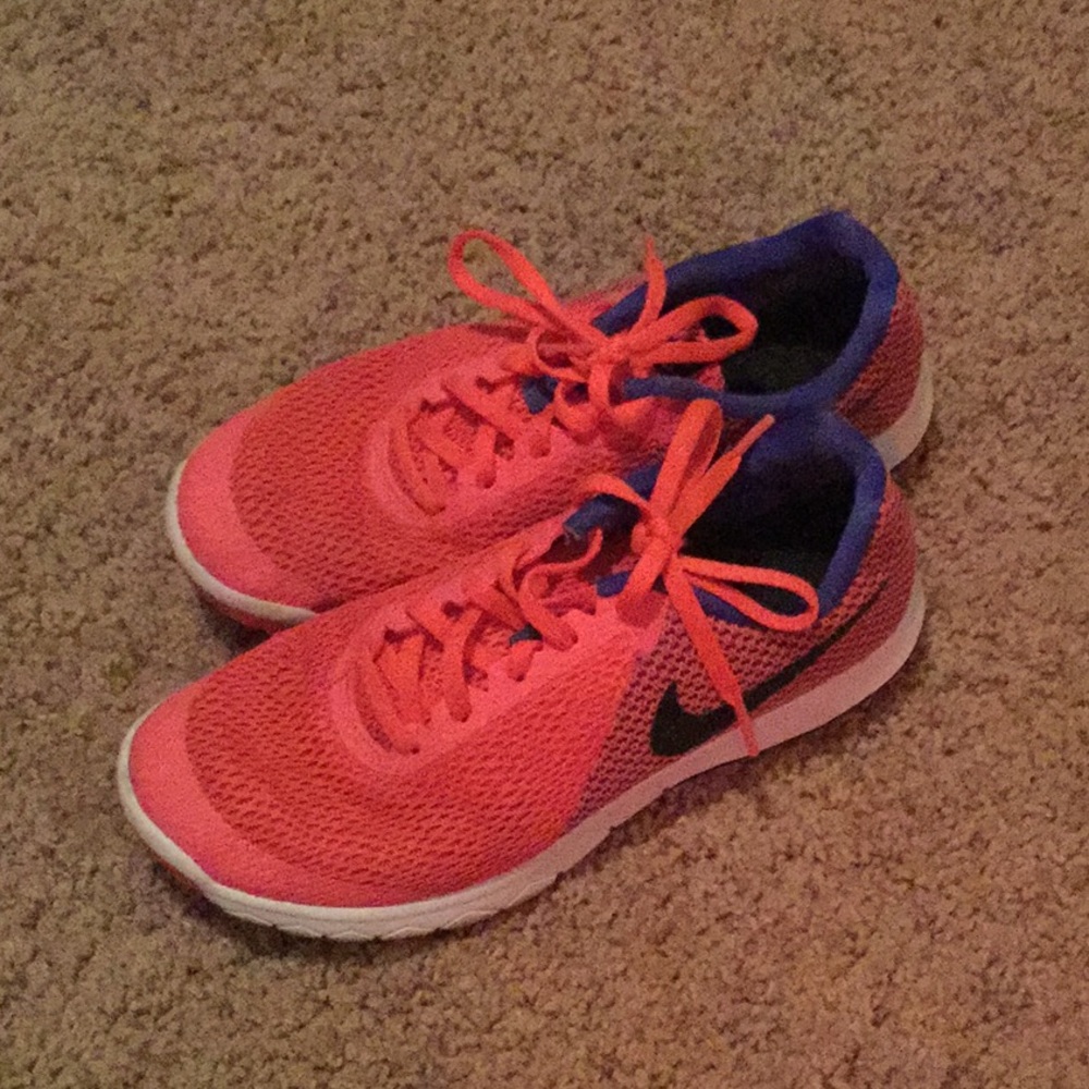 Nike size 7.5 flex experience rn 6 neon coral